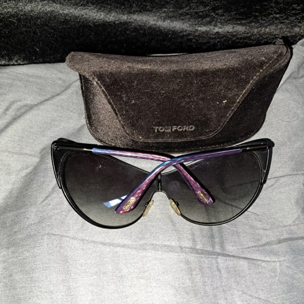 Tom Ford 🕶️ - Picture 4 of 5